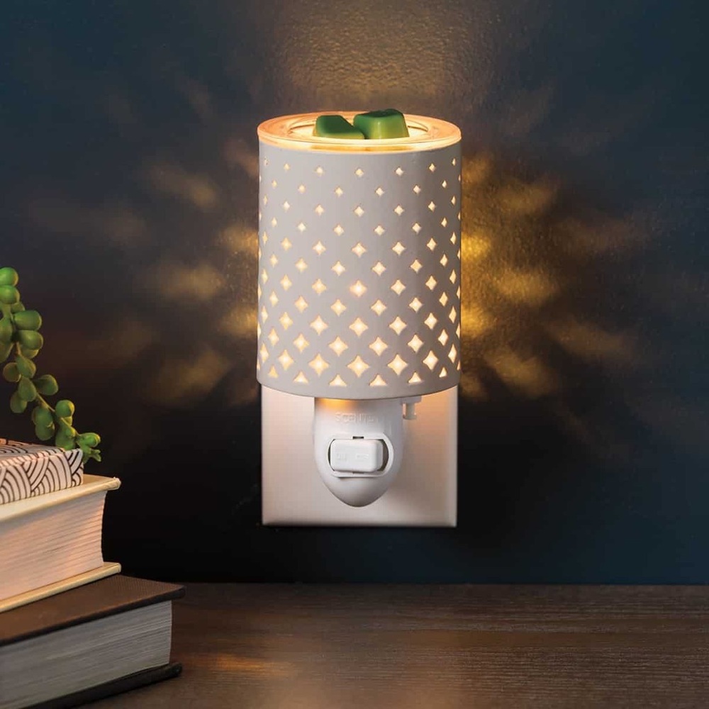 Scentsy White Plug-In Warmer